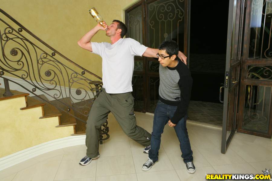 Cfnm pure. Sexy big titty babe takes advant - XXX Dessert - Picture 1