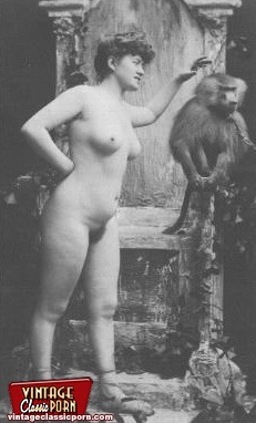 Classic pussy. Naughty vintage ladies posin - XXX Dessert - Picture 4