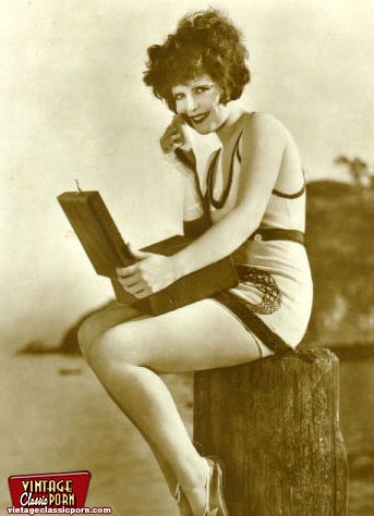 Classic pussy. Naughty vintage ladies posin - XXX Dessert - Picture 11