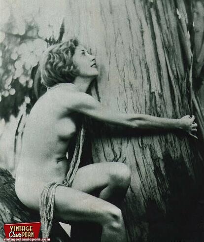 Classic pussy. Naughty vintage ladies posin - XXX Dessert - Picture 12