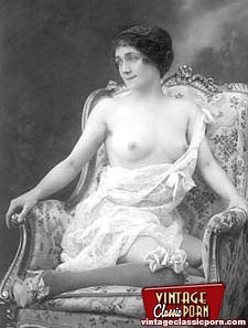 Hairy snatch. Real vintage topless girls po - XXX Dessert - Picture 1