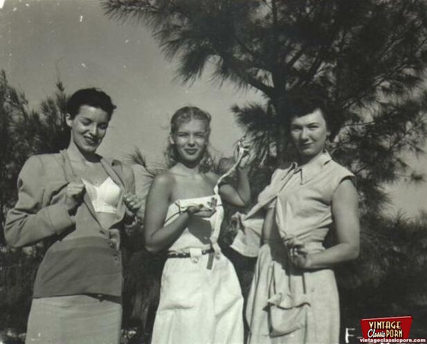 Hairy twat. Several vintage girls showing t - XXX Dessert - Picture 6
