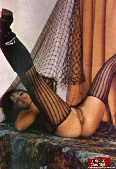 Classic pussy. Some horny girls showing the - XXX Dessert - Picture 9