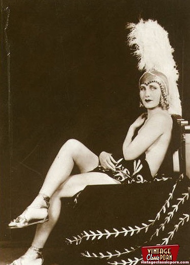 Retro porn classic. Vintage ladies performi - XXX Dessert - Picture 2