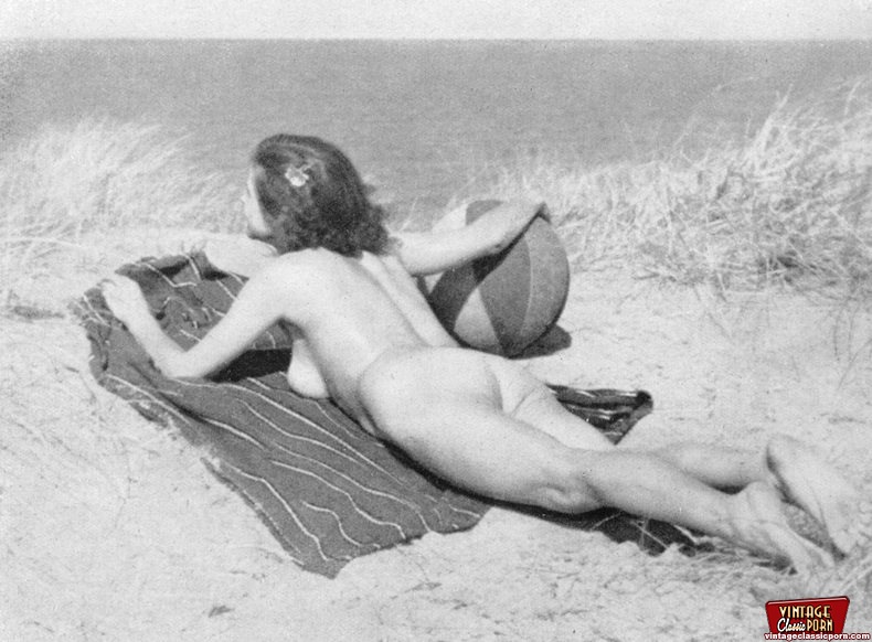 Nude Beach Classic - Retro porn. Several vintage girls showing i - XXX Dessert ...