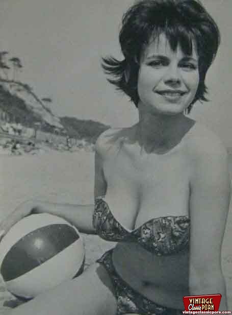 Retro porn. Several vintage girls showing i - XXX Dessert - Picture 8