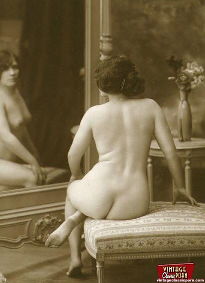 Vintage xxx. Some vintage girls standing na - XXX Dessert - Picture 1