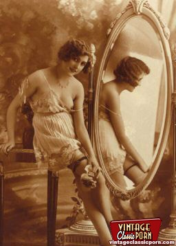 Vintage xxx. Some vintage girls standing na - XXX Dessert - Picture 2