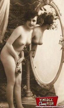 Vintage xxx. Some vintage girls standing na - XXX Dessert - Picture 3