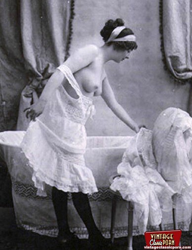 Hairy beauty. Horny vintage beauties taking - XXX Dessert - Picture 7
