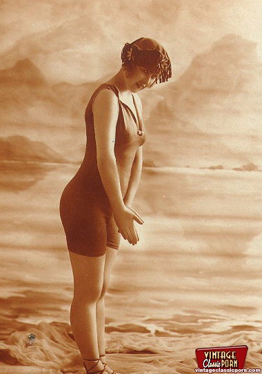 Hairy beauty. Horny vintage beauties taking - XXX Dessert - Picture 8