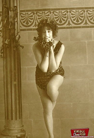 Hairy beauty. Horny vintage beauties taking - XXX Dessert - Picture 10