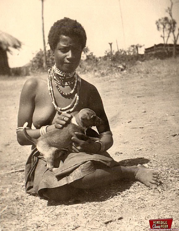 Retro xxx. Classic African ladies showing t - XXX Dessert - Picture 1