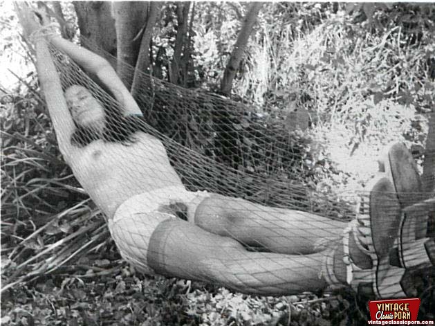 Vintage porn. Seventies lady in a kinky moo - XXX Dessert - Picture 10