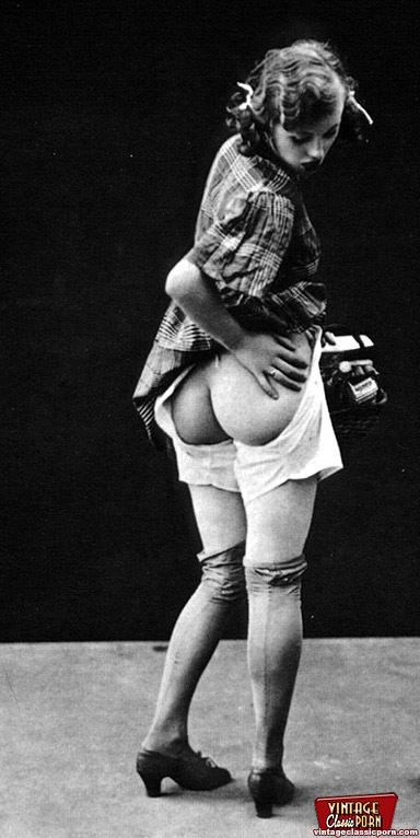 Xxx classic porn. Several ladies showing th - XXX Dessert - Picture 10