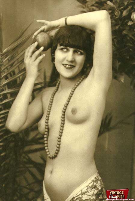 Vintage xxx. Several burlesque ladies showi - XXX Dessert - Picture 9