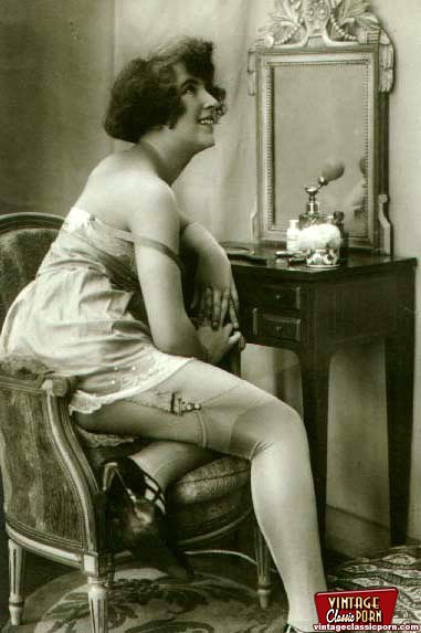 Horny hairy. Several vintage ladies showing - XXX Dessert - Picture 6