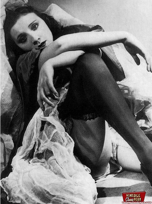 Hairy pussy. Cute twenties ladies showing t - XXX Dessert - Picture 7