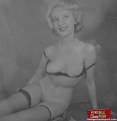 Hairy pussy. Cute twenties ladies showing t - XXX Dessert - Picture 11