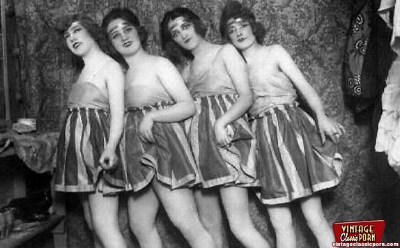 Classic girl porn. Several sensual vintage  - XXX Dessert - Picture 4