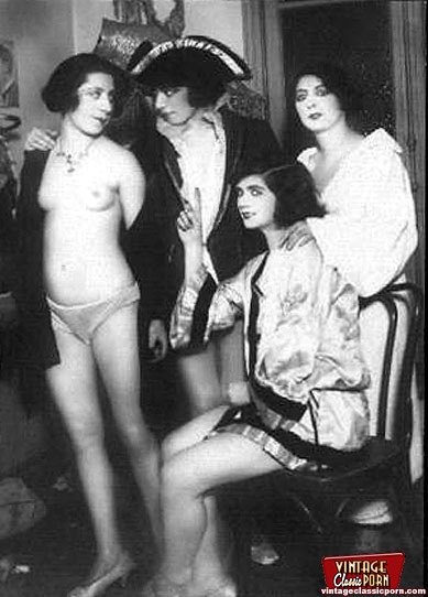 Classic girl porn. Several sensual vintage  - XXX Dessert - Picture 5