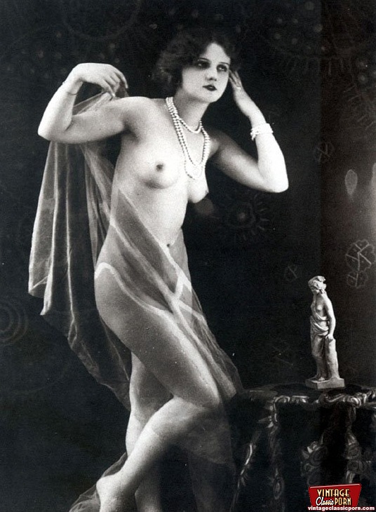 Classic girl porn. Several sensual vintage  - XXX Dessert - Picture 8