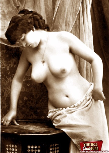 Retro nude. Ladies from the twenties showin - XXX Dessert - Picture 10