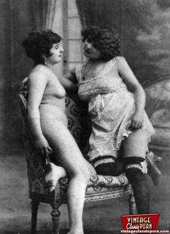 Retro porn. Several vintage chicks wearing  - XXX Dessert - Picture 5