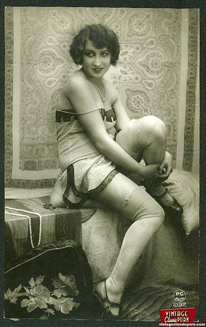 Retro porn. Several vintage chicks wearing  - XXX Dessert - Picture 11