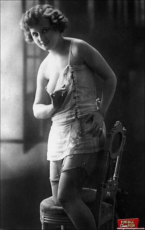 Hairy. Vintage girls wearing very sexy unde - XXX Dessert - Picture 2