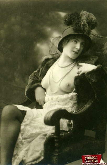 Hairy. Vintage girls wearing very sexy unde - XXX Dessert - Picture 9