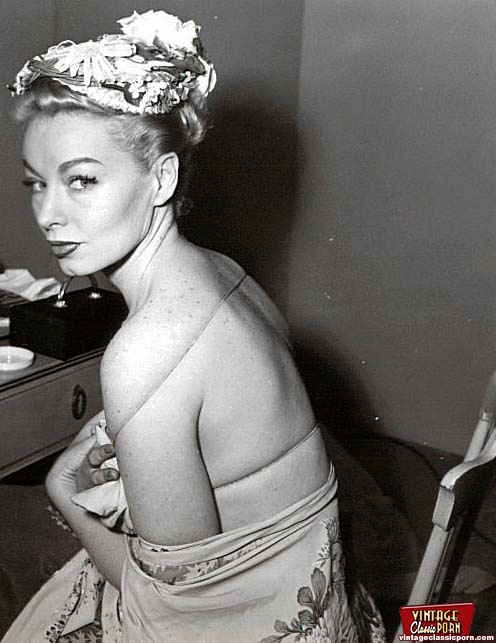 Vintage xxx. Sensual model from the fifties - XXX Dessert - Picture 5