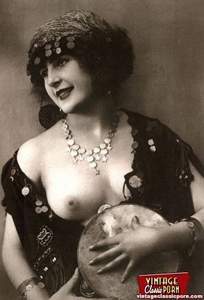 Retro porn. Several sexy vintage chicks pos - XXX Dessert - Picture 8