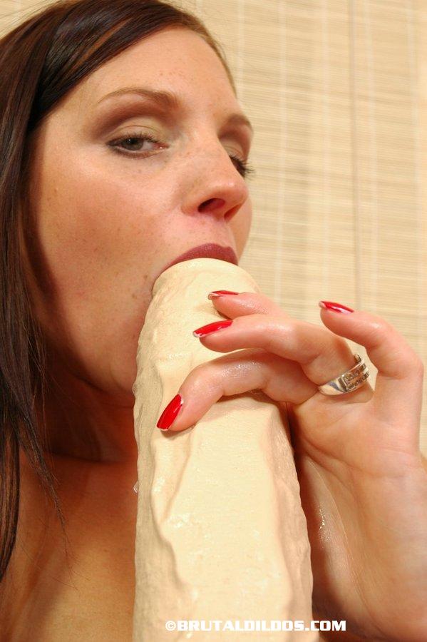 Insertion porn. Viktorie fucks her pussy wi - XXX Dessert - Picture 11