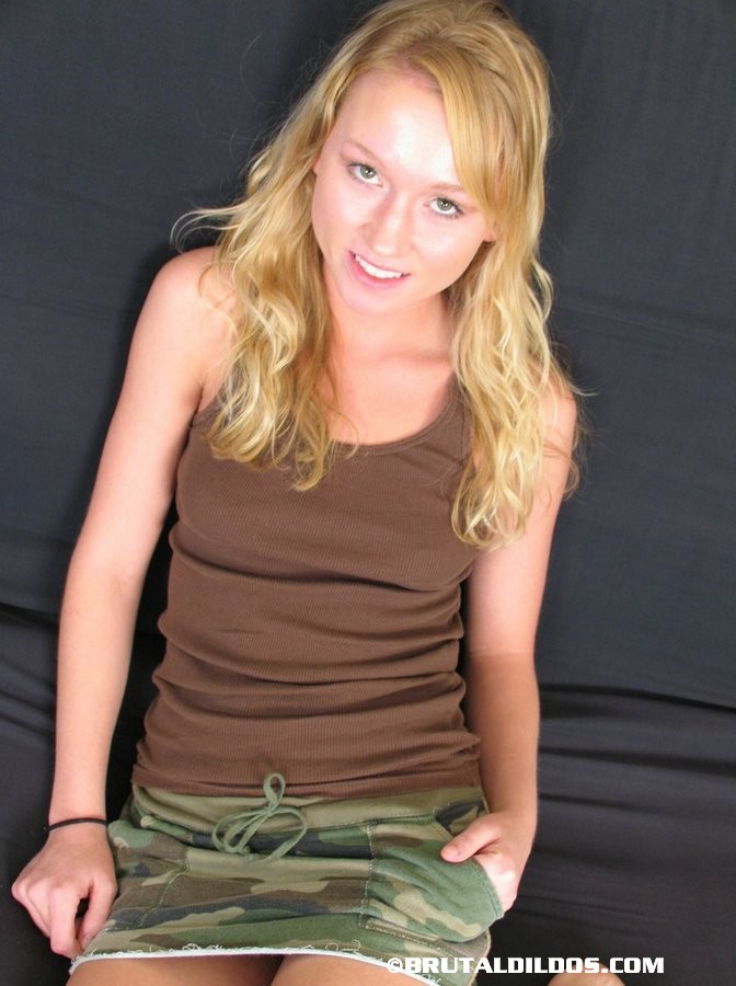 Xxx fisting. Teen Phoenix inserting a long  - XXX Dessert - Picture 1