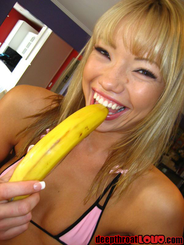 Deepthroat blow. Stunning Maya sucks it dee - XXX Dessert - Picture 5