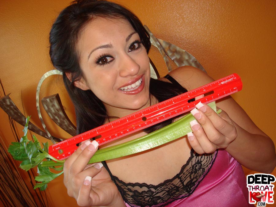 Deep throat porn. Rachel gives some pro hea - XXX Dessert - Picture 6