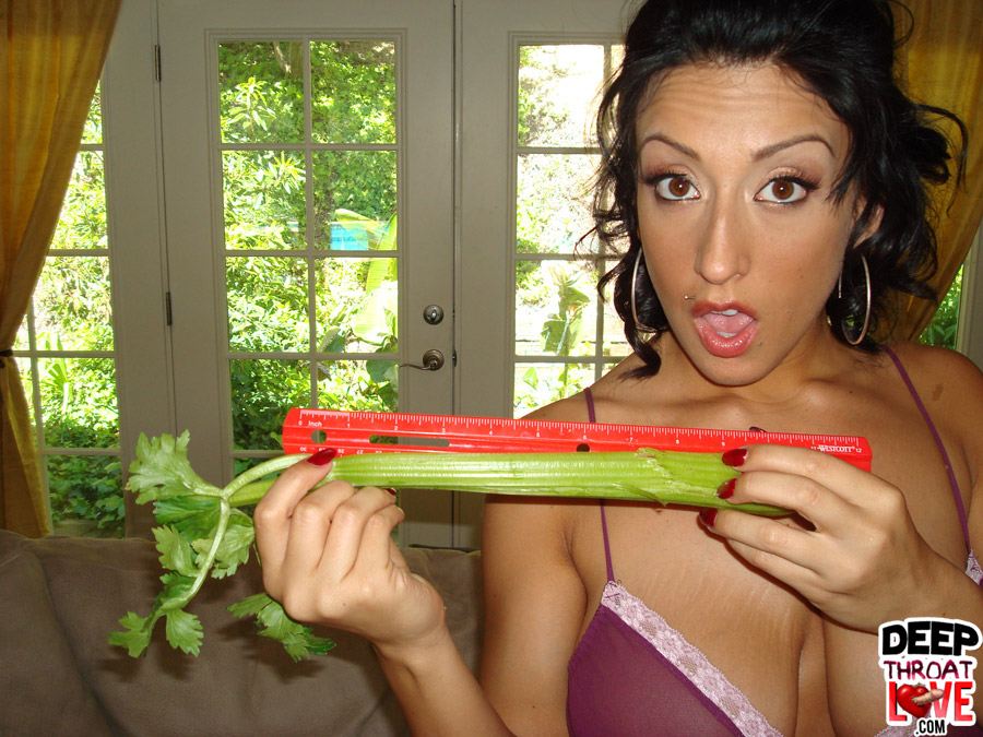 Best deepthroat. Hot Young brunette Ricki W - XXX Dessert - Picture 2