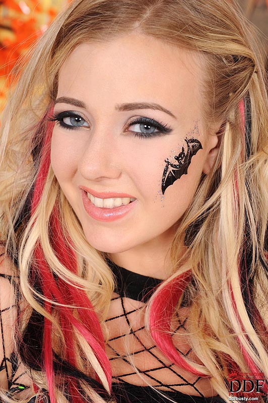 Girls with big boobs. Hot Halloween babe Sa - XXX Dessert - Picture 16