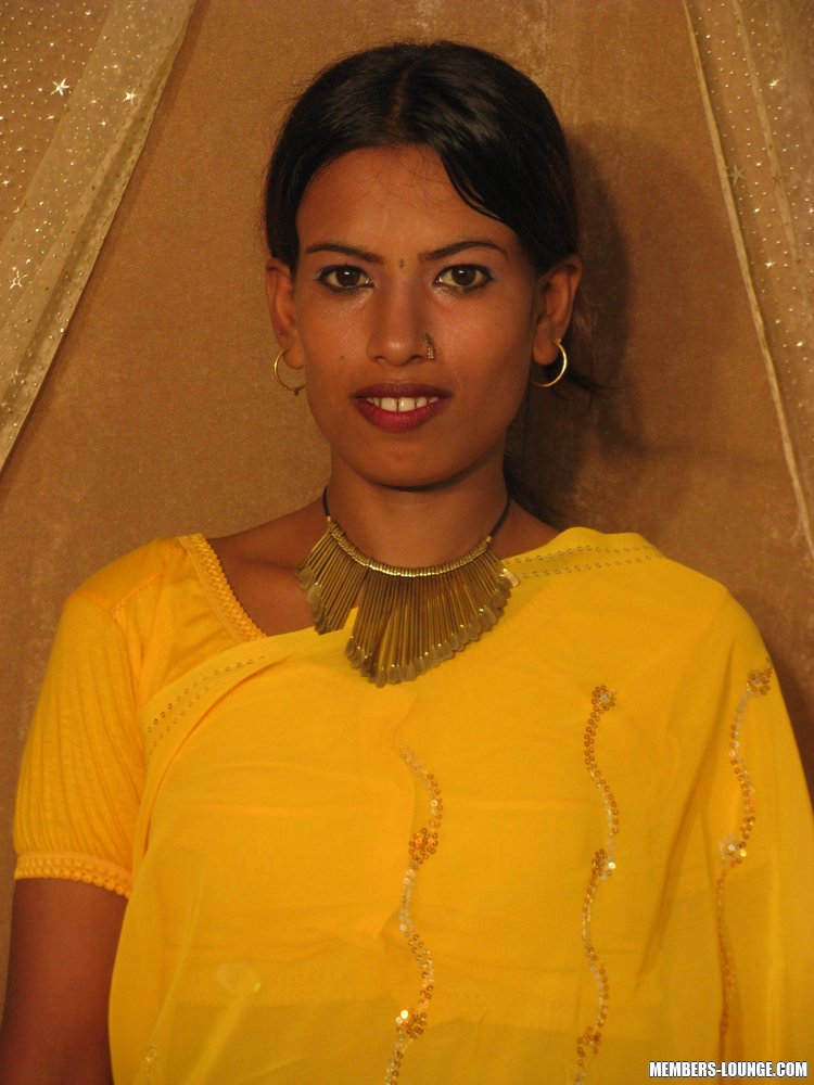 Indian porn. Horney babe riding the bullet. - XXX Dessert - Picture 4