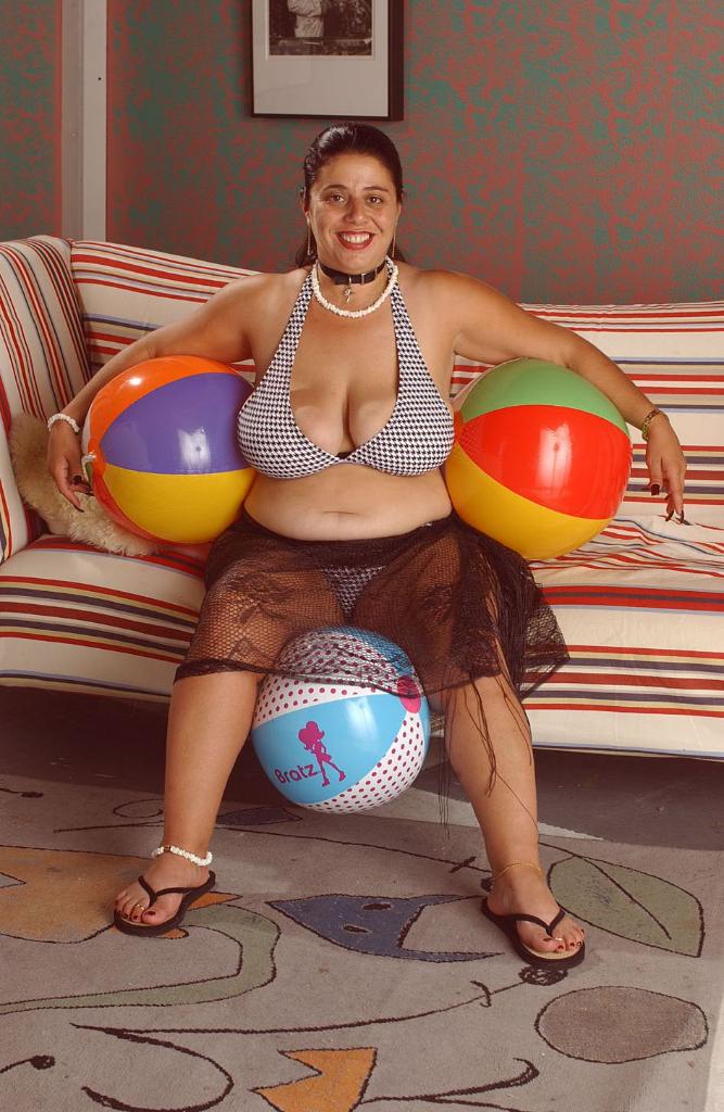 Hairy galleries. Cute plumper with an enorm - XXX Dessert - Picture 2