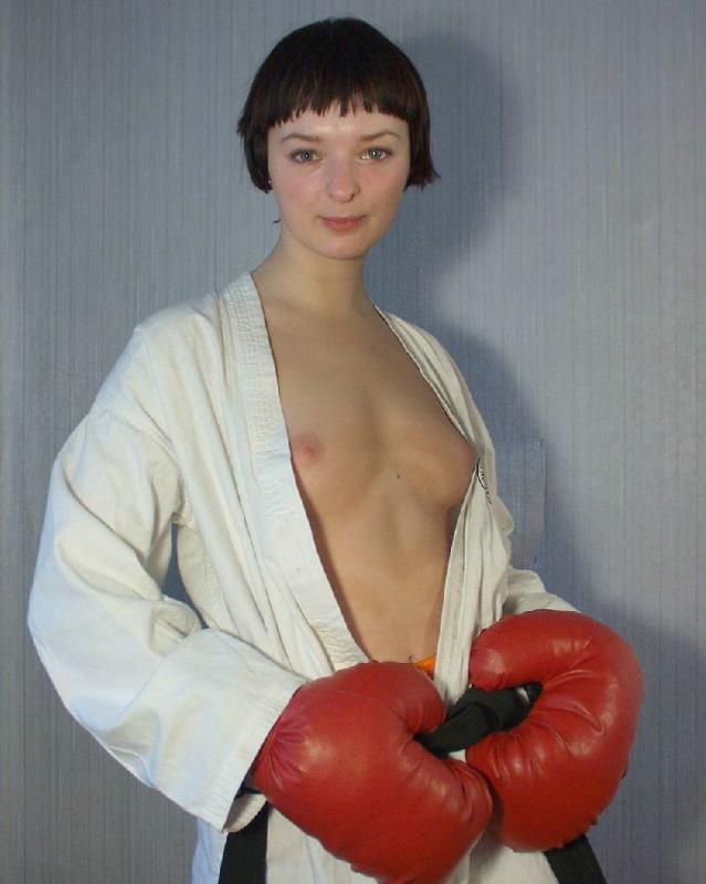 Hairy pussy. Naughty chick drops her boxing - XXX Dessert - Picture 2