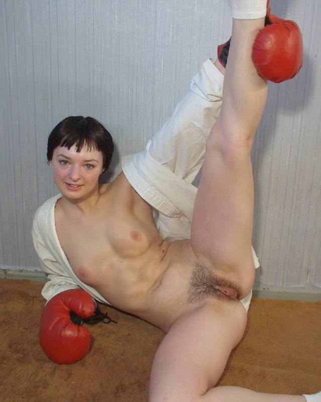 Hairy pussy. Naughty chick drops her boxing - XXX Dessert - Picture 9