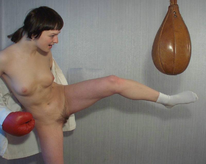 Hairy pussy. Naughty chick drops her boxing - XXX Dessert - Picture 15