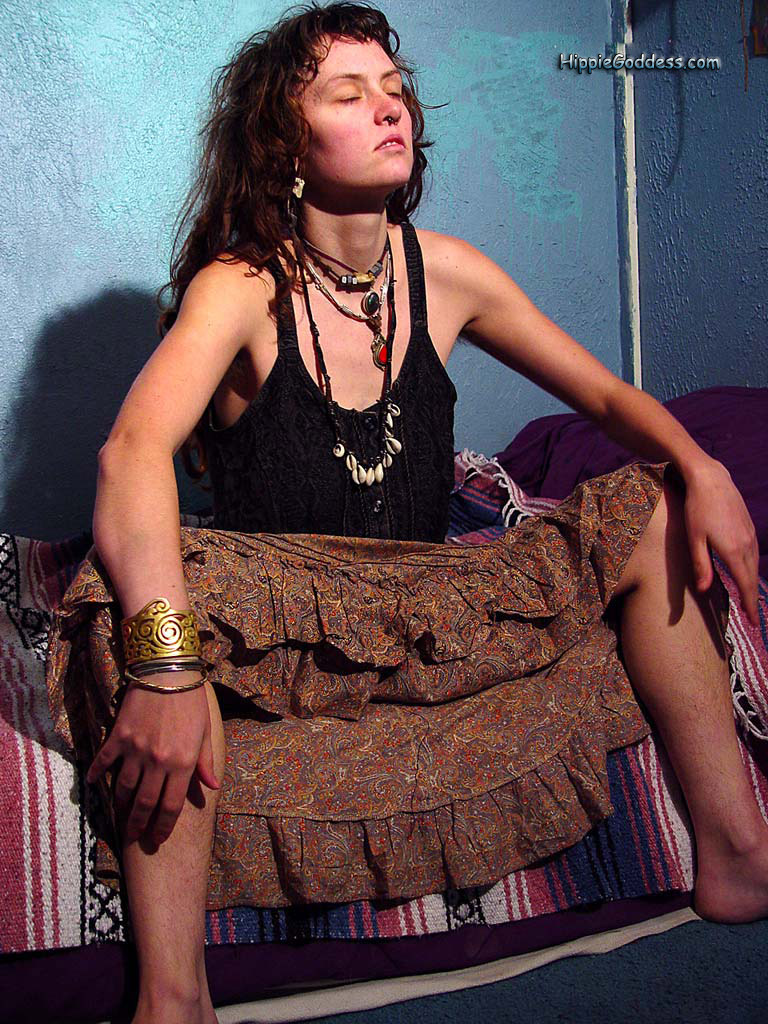 Hairypussy. Long haired hippie girl with la - XXX Dessert - Picture 12