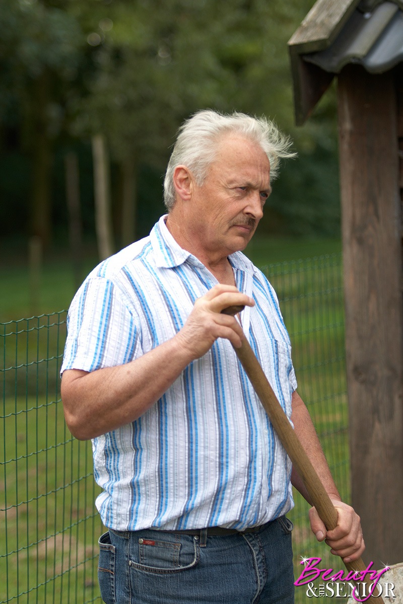 Old having sex with young. A working teenag - XXX Dessert - Picture 1