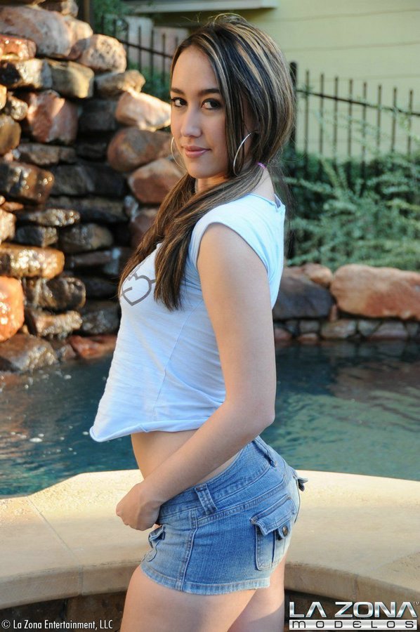 Young girls. Mika has a perfect round ass i - XXX Dessert - Picture 3