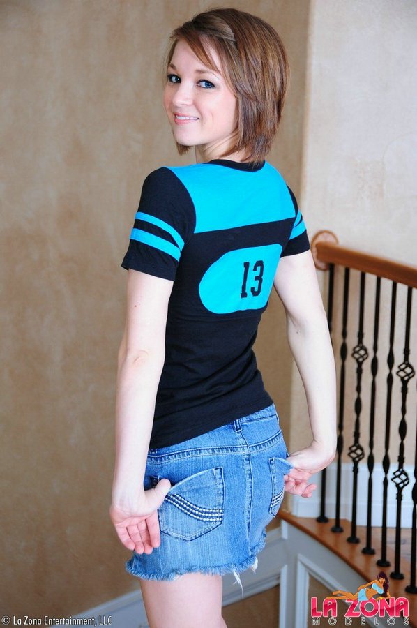 Sexy latina. Rachel is one petite sports fa - XXX Dessert - Picture 2