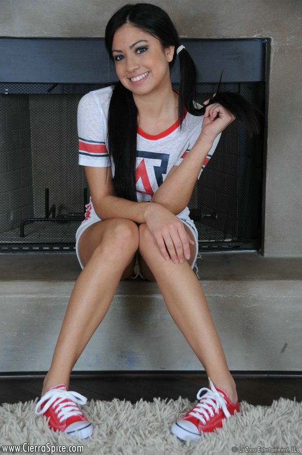 18 teen porn. Cierra gets off with her pink - XXX Dessert - Picture 1