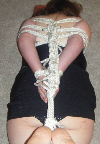 Silent submissive handcuffed and leashed - Unique Bondage - Pic 3